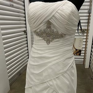 BRAND NEW WEDDING/FORMAL DRESS Size 8, beautiful drape design, crystal detail.